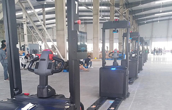 GEODOM and EP Equipment exchange ideas on AGV technology