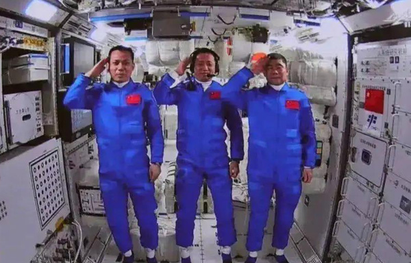 热烈祝贺中国神舟十二号载人飞船成功飞天！